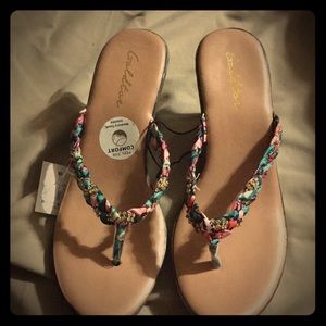 Goldtoe tropical sandal